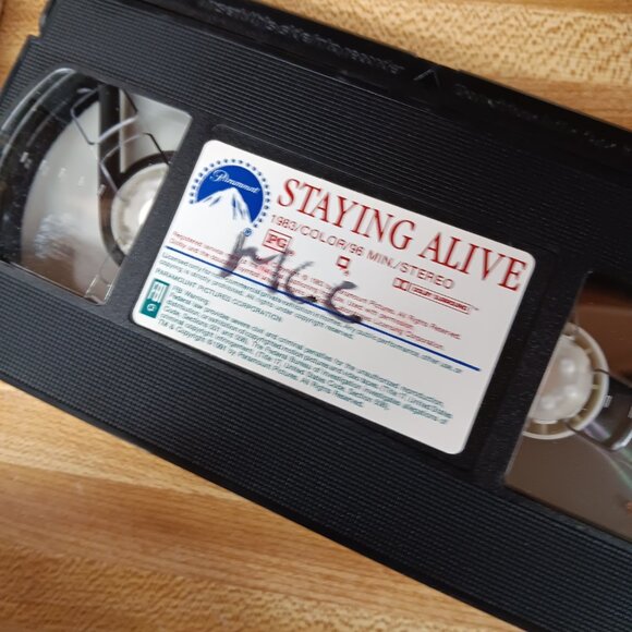Staying Alive VHS 1983 TRAVOLTA Sylvester Stallone Dance Disco Cult  Bee Gees VG - Picture 7 of 8